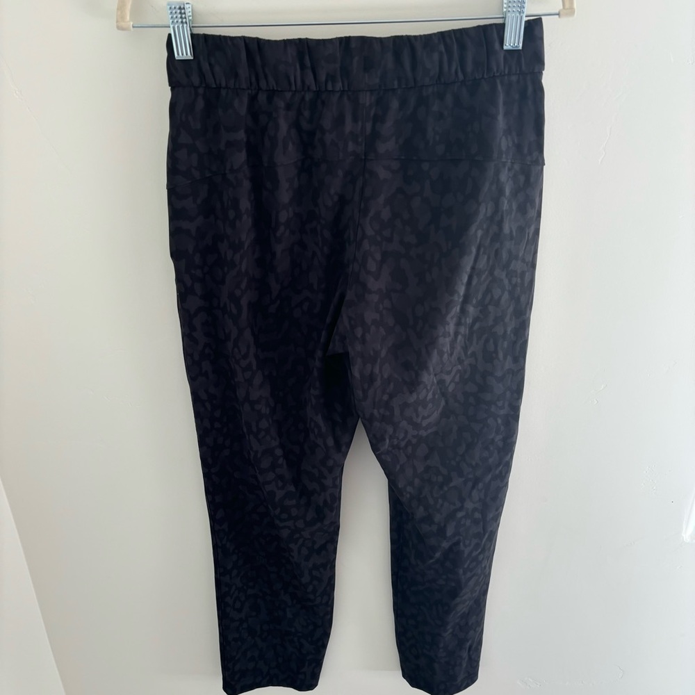 Lululemon On The Fly 7/8 Pant Formation in Camo - Picture 5 of 6